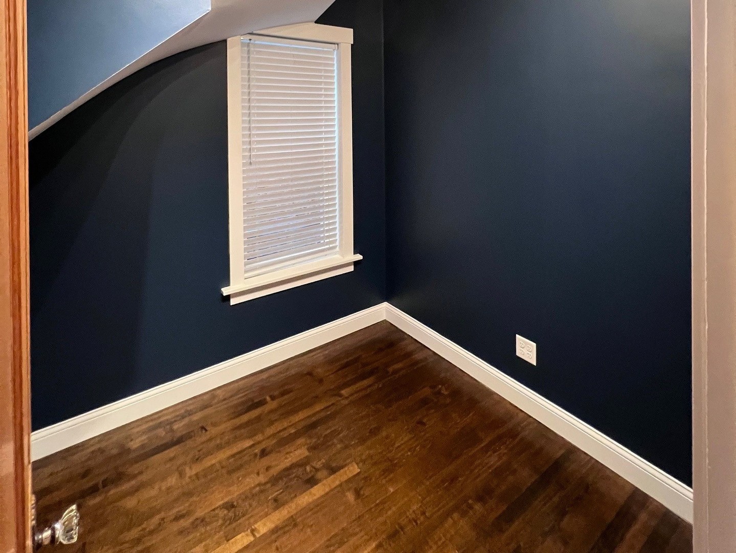 Chicago, Illinois 60647, United States, 3 Bedrooms Bedrooms, ,1 BathroomBathrooms,Residential,Active,237929