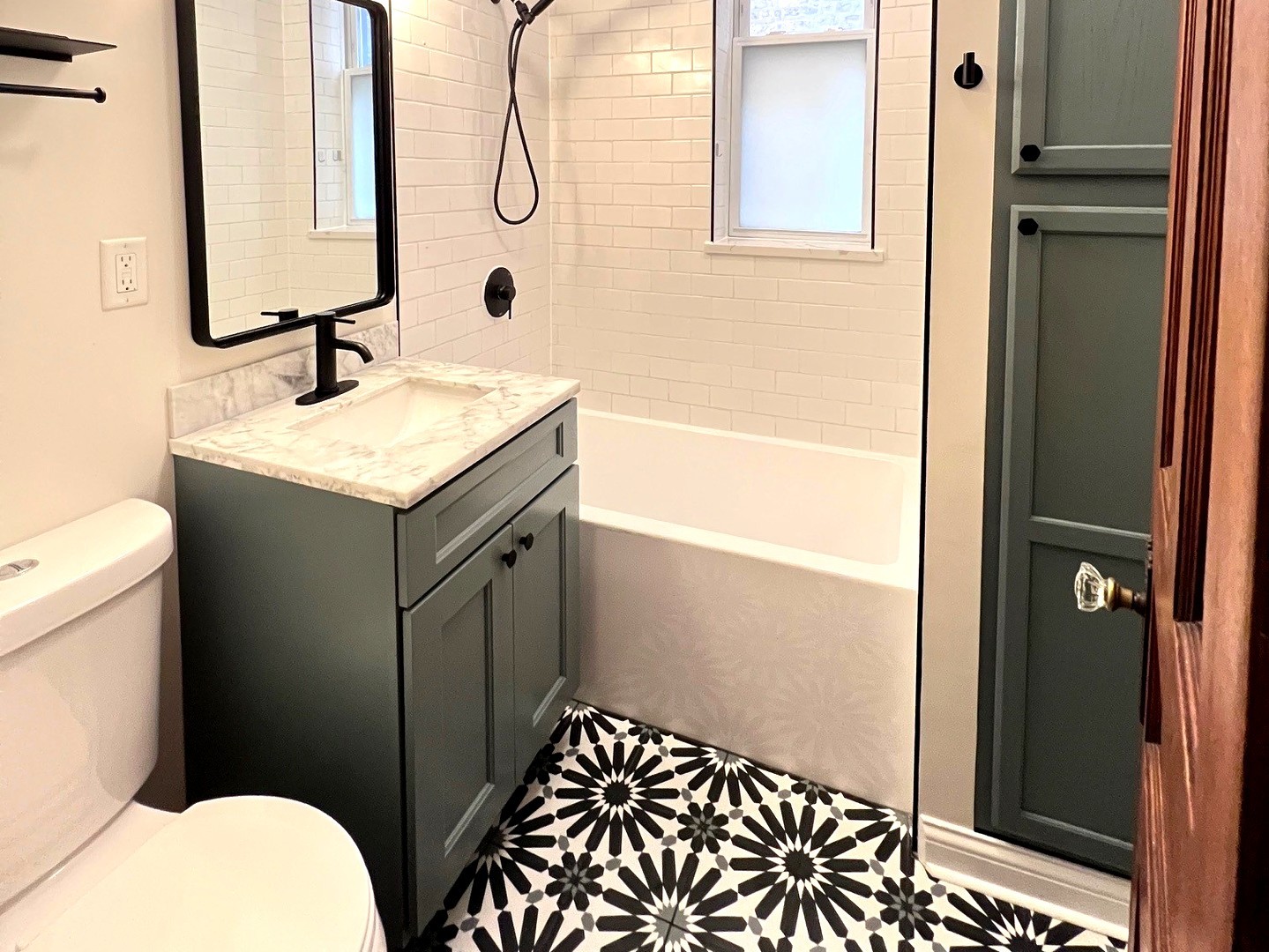 Chicago, Illinois 60647, United States, 3 Bedrooms Bedrooms, ,1 BathroomBathrooms,Residential,Active,237929