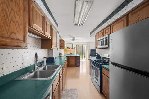 Tiny photo for 1566 N WINDSOR Drive #1566, Arlington Heights, IL 60004 (MLS # 12715416)