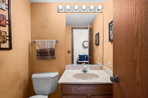 Tiny photo for 1566 N WINDSOR Drive #1566, Arlington Heights, IL 60004 (MLS # 12715416)