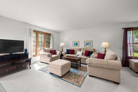 Tiny photo for 1566 N WINDSOR Drive #1566, Arlington Heights, IL 60004 (MLS # 12715416)
