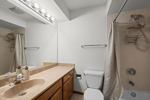 Tiny photo for 1566 N WINDSOR Drive #1566, Arlington Heights, IL 60004 (MLS # 12715416)