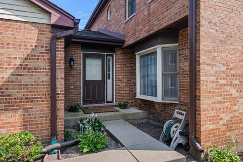 Tiny photo for 1566 N WINDSOR Drive #1566, Arlington Heights, IL 60004 (MLS # 12715416)