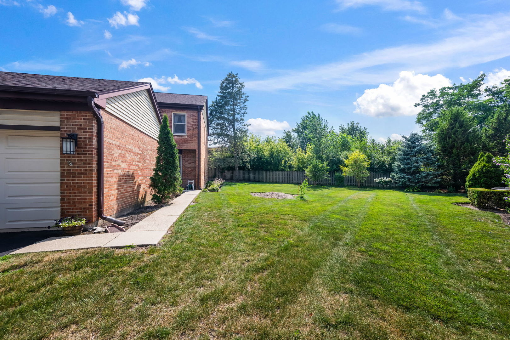 1566 N WINDSOR Drive 1566