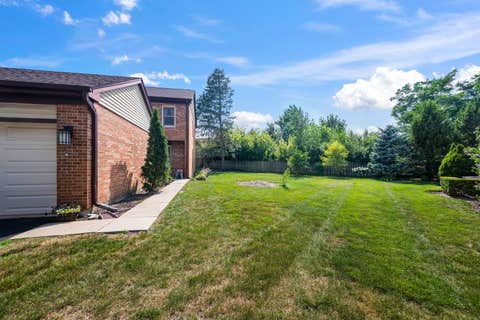 Tiny photo for 1566 N WINDSOR Drive #1566, Arlington Heights, IL 60004 (MLS # 12715416)