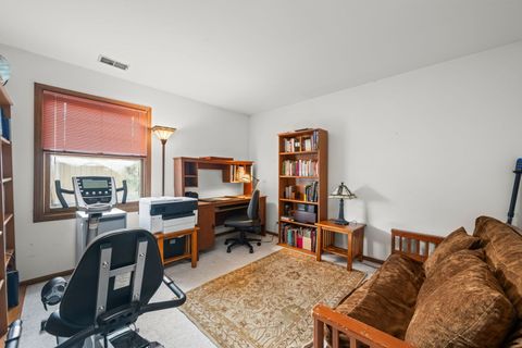 Tiny photo for 1566 N WINDSOR Drive #1566, Arlington Heights, IL 60004 (MLS # 12715416)
