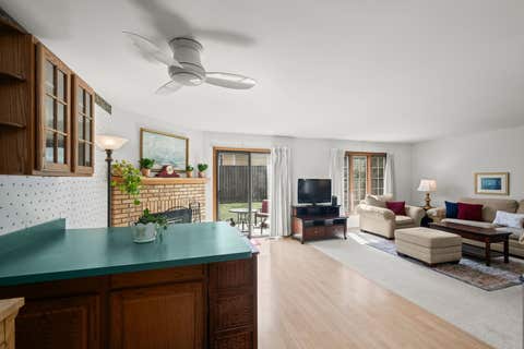 Tiny photo for 1566 N WINDSOR Drive #1566, Arlington Heights, IL 60004 (MLS # 12715416)