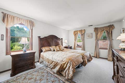 Tiny photo for 1566 N WINDSOR Drive #1566, Arlington Heights, IL 60004 (MLS # 12715416)