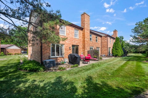 Tiny photo for 1566 N WINDSOR Drive #1566, Arlington Heights, IL 60004 (MLS # 12715416)
