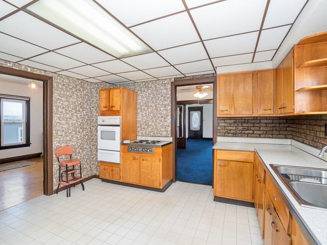 121 Davis Avenue 1
