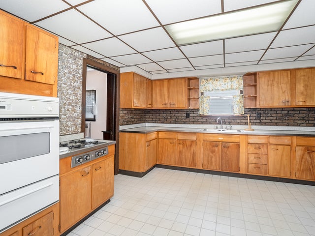 121 Davis Avenue 1