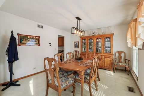 Tiny photo for 842 Deep Woods Court, Grayslake, IL 60030 (MLS # 12544321)