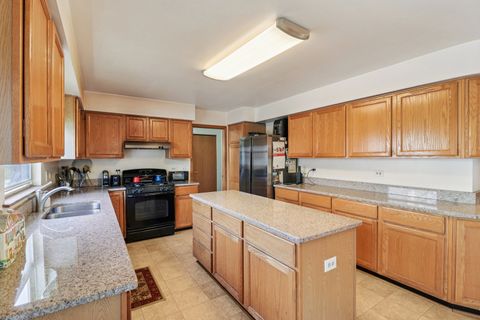 Tiny photo for 842 Deep Woods Court, Grayslake, IL 60030 (MLS # 12544321)