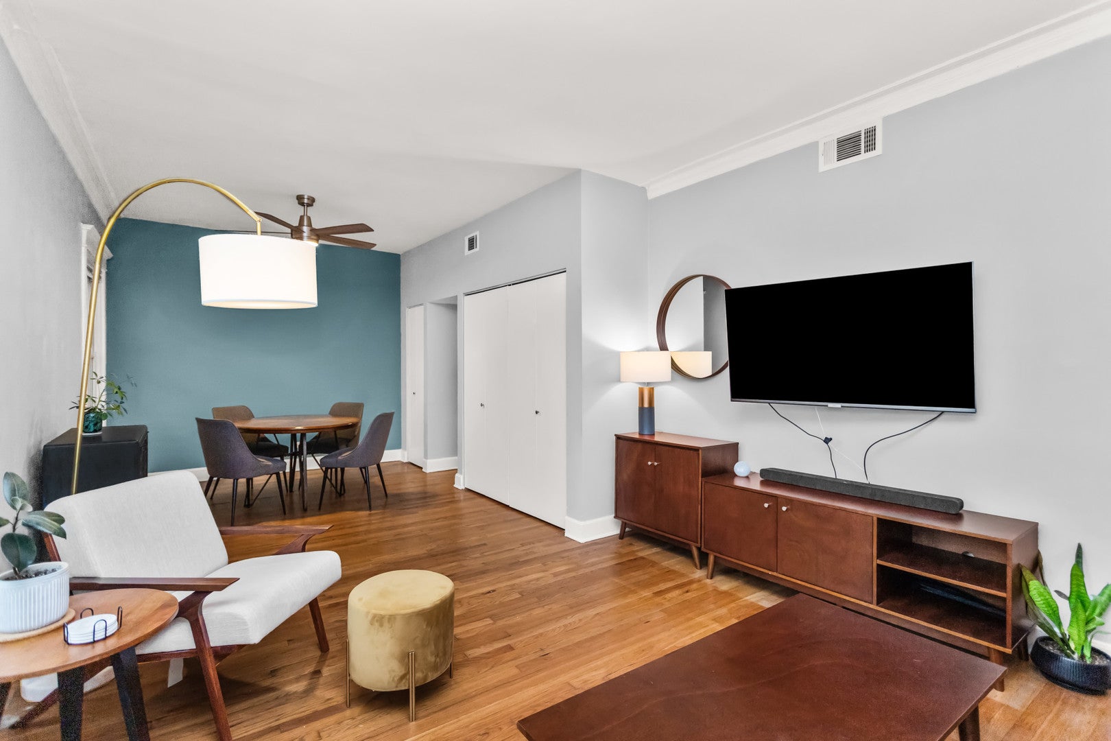 805 W Belle Plaine Avenue 103
