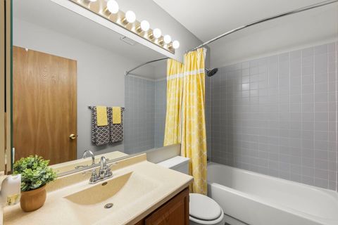 Tiny photo for 1337 Regent Drive, Mundelein, IL 60060 (MLS # 12598735)