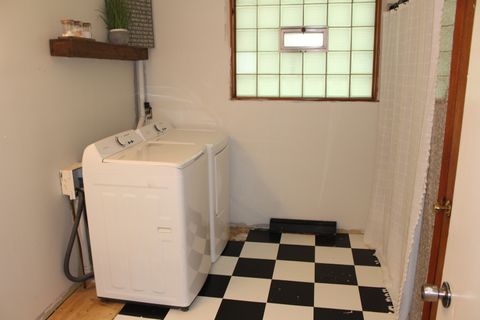 Tiny photo for 727 N Grant Street, Clinton, IL 61727 (MLS # 12465306)