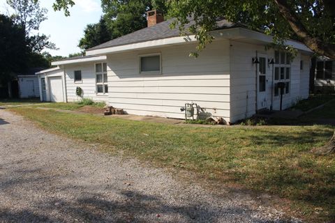 Tiny photo for 727 N Grant Street, Clinton, IL 61727 (MLS # 12465306)