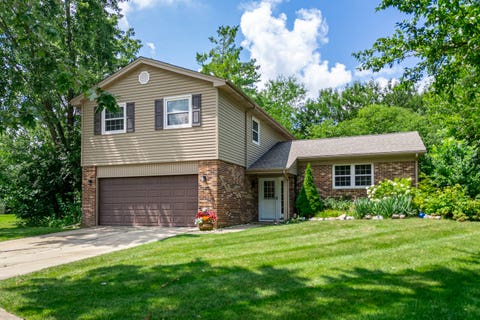 Tiny photo for 30W280 Holyoke Court, Warrenville, IL 60555 (MLS # 12725817)