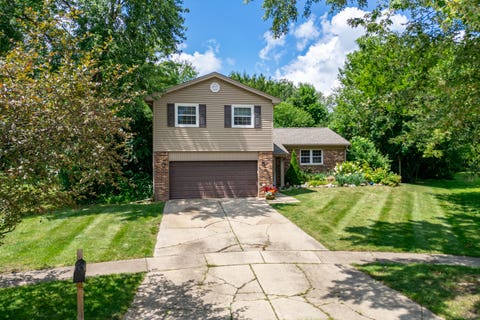 Tiny photo for 30W280 Holyoke Court, Warrenville, IL 60555 (MLS # 12725817)