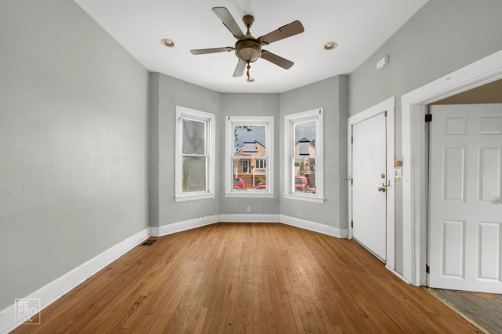 613 W 46th Place