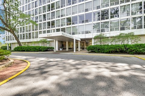 Photo of 601 E 32nd Street #403, Chicago, IL 60616 (MLS # 12668825)
