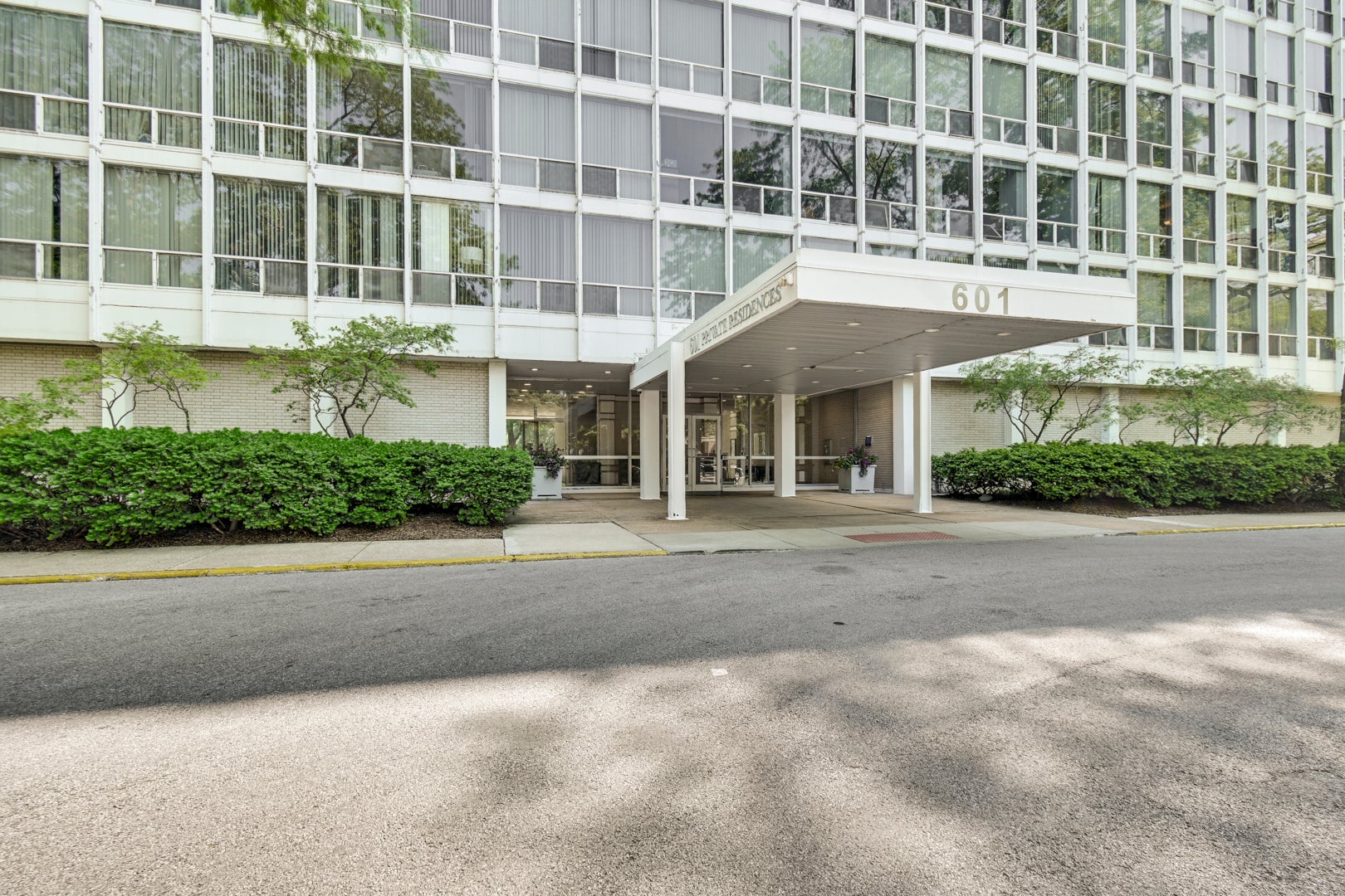601 E 32nd Street 403