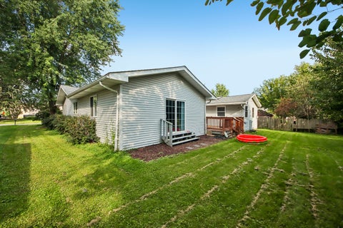 Tiny photo for Lindenhurst, IL 60046 (MLS # 12740825)