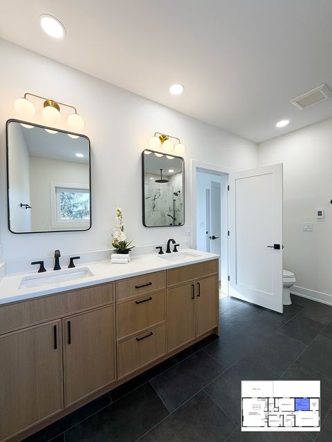 Tiny photo for 703 N Gibbons Avenue, Arlington Heights, IL 60004 (MLS # 12661859)
