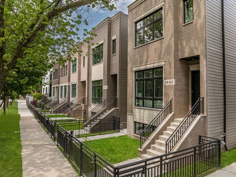Photo of 1634 W Wolfram Street, Chicago, IL 60657 (MLS # 12480794)