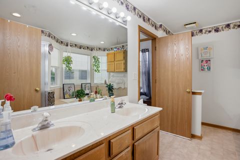 Tiny photo for 605 Kingsbridge Drive, Carol Stream, IL 60188 (MLS # 12642517)