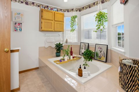 Tiny photo for 605 Kingsbridge Drive, Carol Stream, IL 60188 (MLS # 12642517)