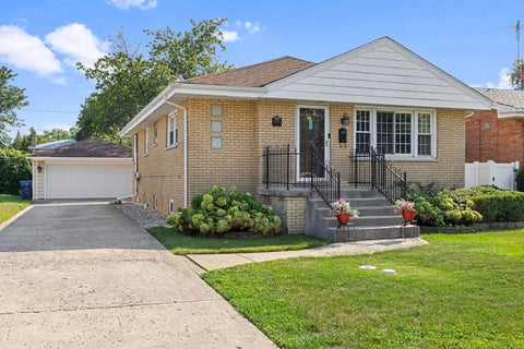 Photo of 5705 W Maple Avenue, Berkeley, IL 60163 (MLS # 12765910)