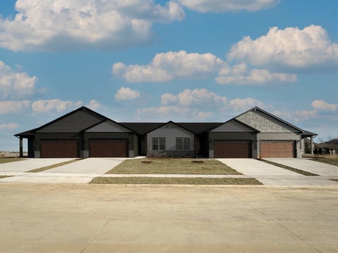 Photo of 5992 Wildcat Way, Bettendorf, IA 52722 (MLS # 12744525)