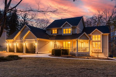 Photo of 41W716 Hunters Hill Drive, St. Charles, IL 60175 (MLS # 12578398)