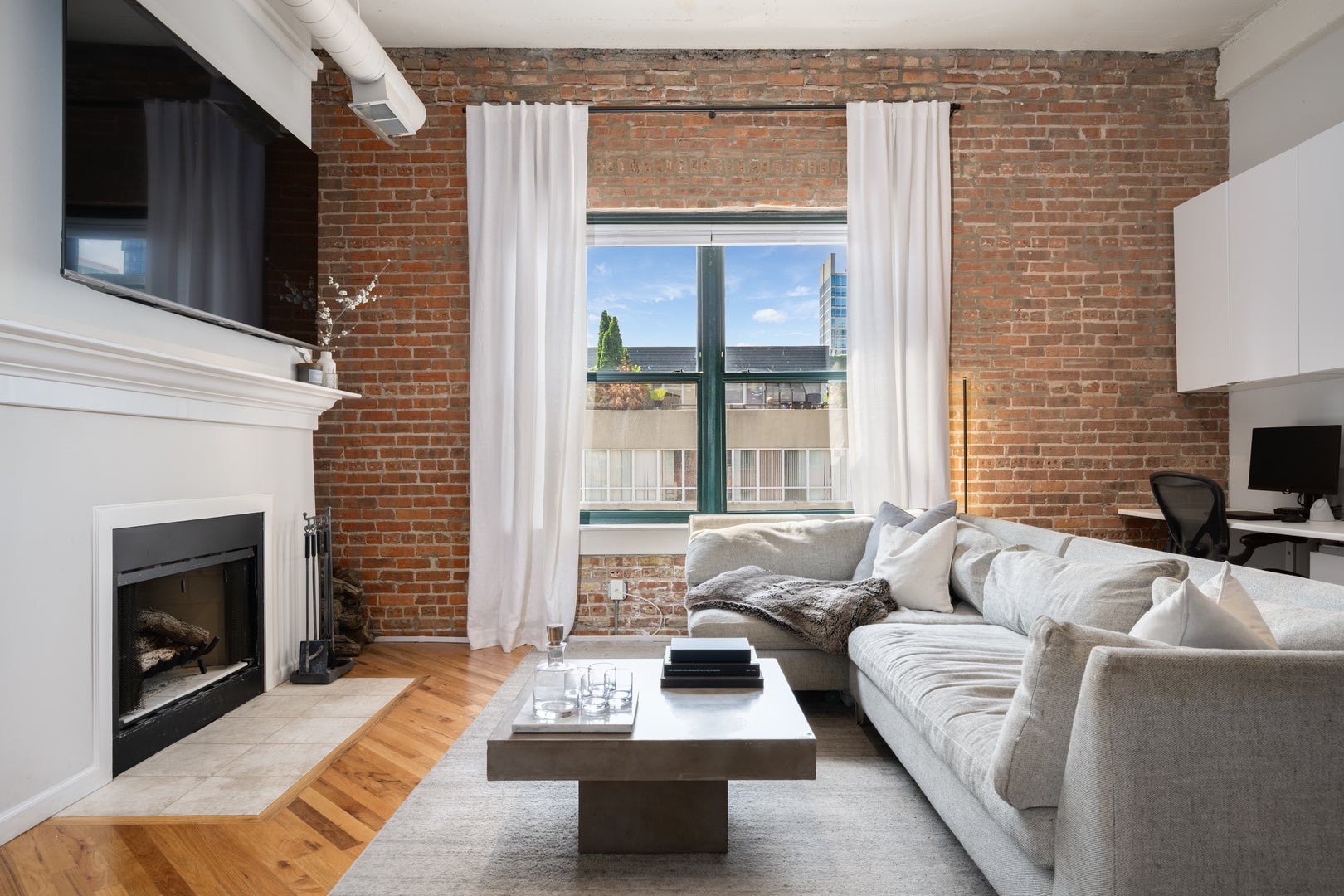 1439 S Michigan Avenue 402