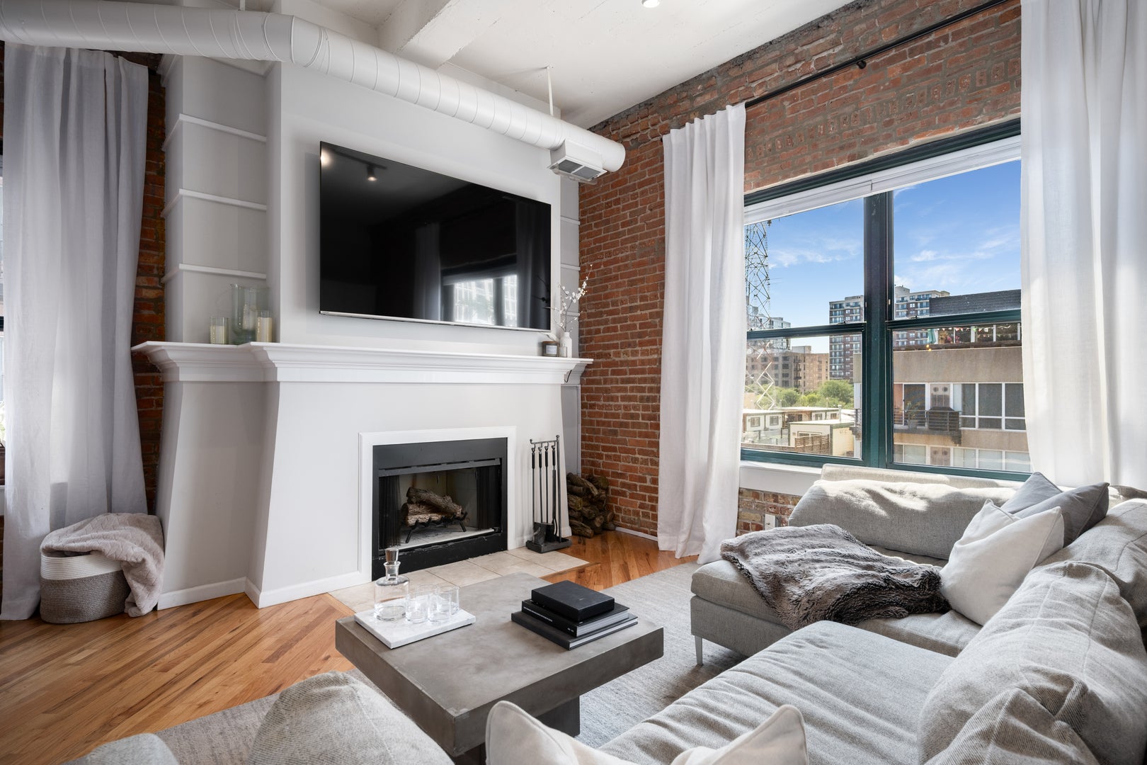 1439 S Michigan Avenue 402