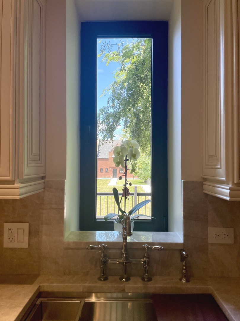 Chicago, Illinois 60615, United States, 5 Bedrooms Bedrooms, ,6 BathroomsBathrooms,Residential,Active,207526