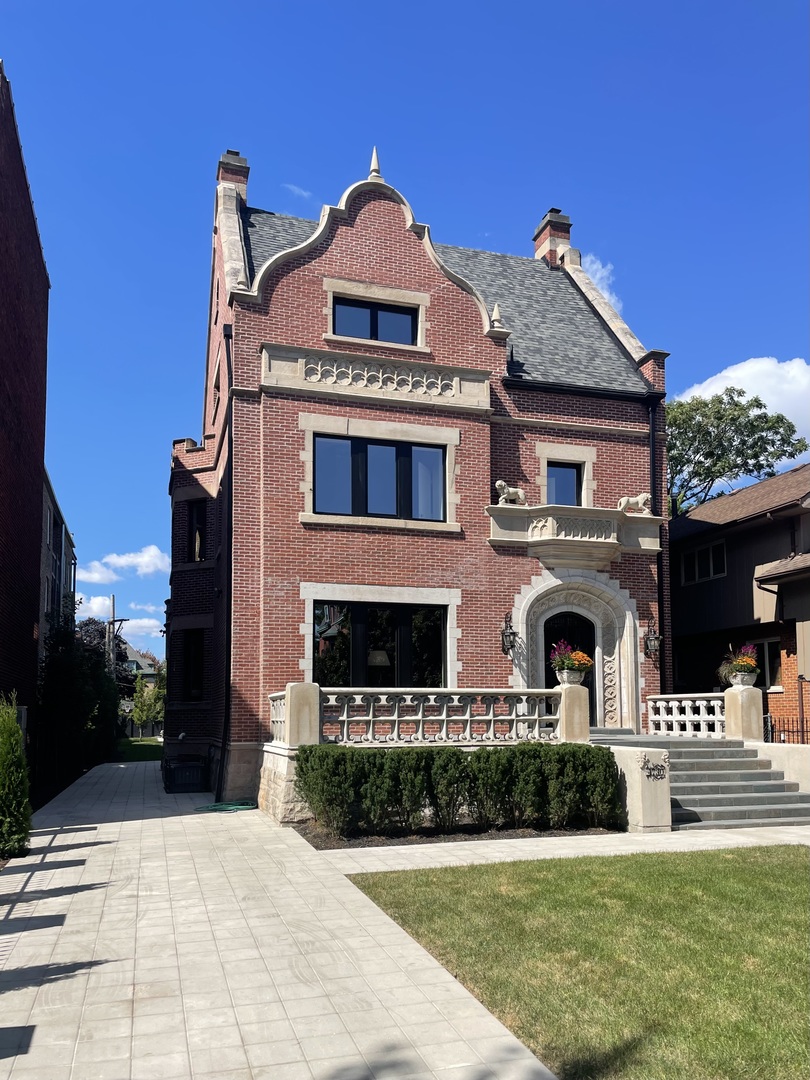 Chicago, Illinois 60615, United States, 5 Bedrooms Bedrooms, ,6 BathroomsBathrooms,Residential,Active,207526