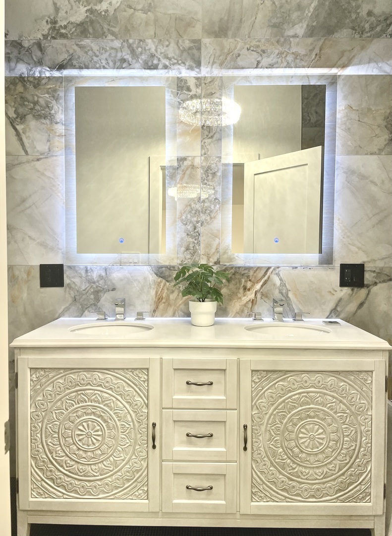 Chicago, Illinois 60615, United States, 5 Bedrooms Bedrooms, ,6 BathroomsBathrooms,Residential,Active,207526