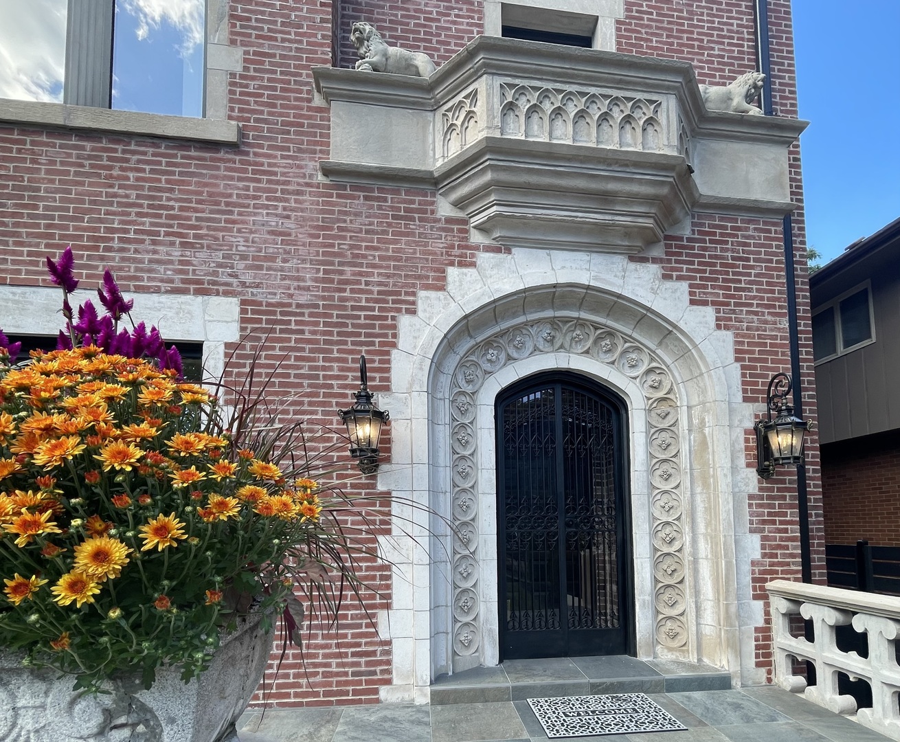 Chicago, Illinois 60615, United States, 5 Bedrooms Bedrooms, ,6 BathroomsBathrooms,Residential,Active,207526