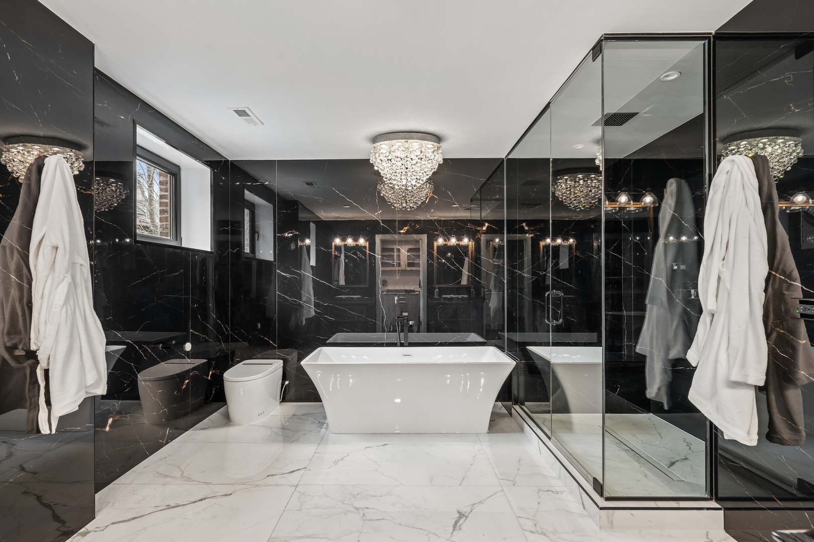 Chicago, Illinois 60615, United States, 5 Bedrooms Bedrooms, ,6 BathroomsBathrooms,Residential,Active,207526