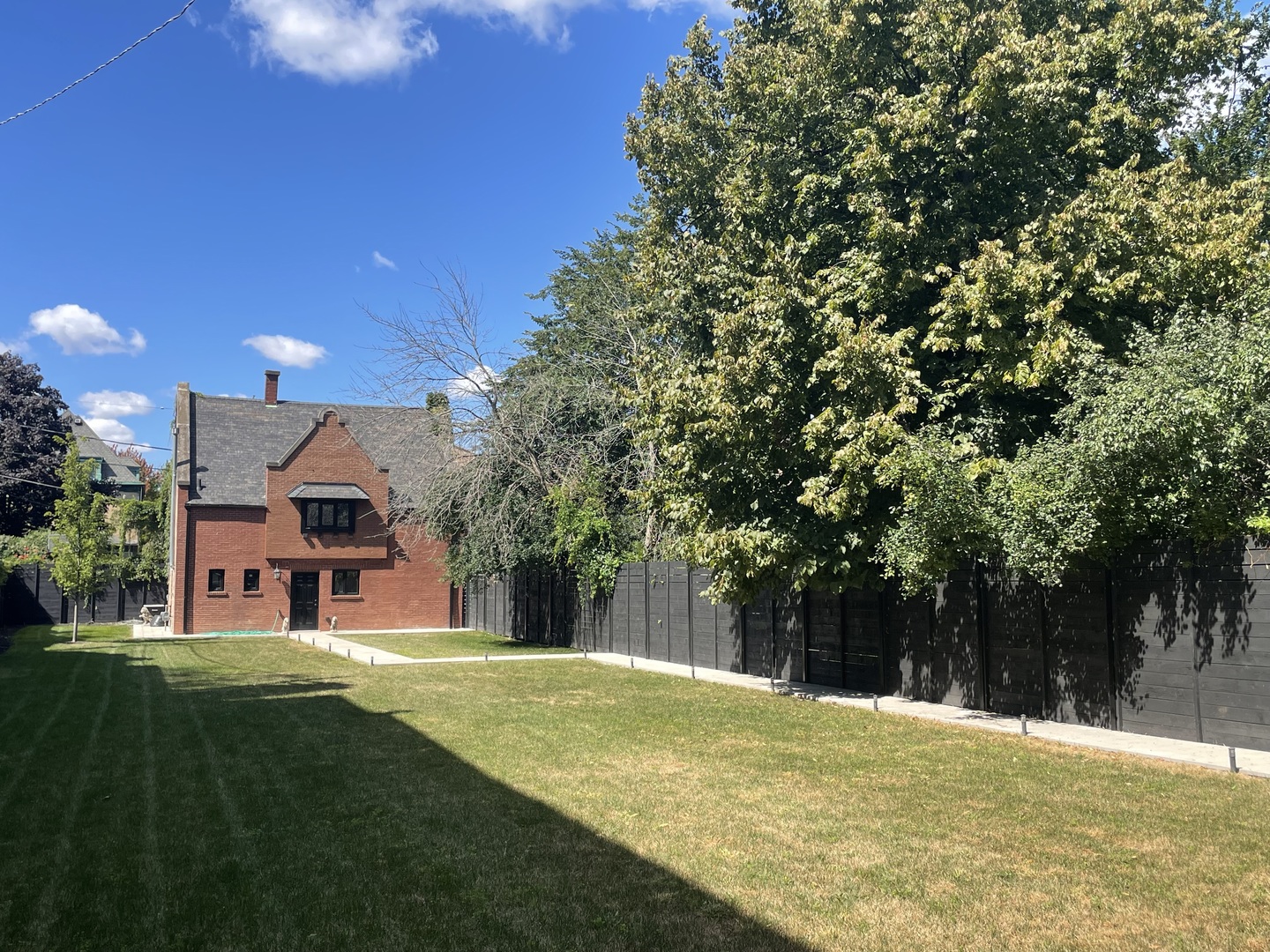 Chicago, Illinois 60615, United States, 5 Bedrooms Bedrooms, ,6 BathroomsBathrooms,Residential,Active,207526