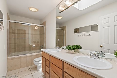 Tiny photo for 1424 E Jonquil Circle, Arlington Heights, IL 60004 (MLS # 12433719)