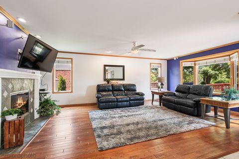 Tiny photo for 1424 E Jonquil Circle, Arlington Heights, IL 60004 (MLS # 12433719)