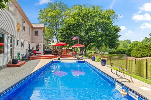 Tiny photo for 1424 E Jonquil Circle, Arlington Heights, IL 60004 (MLS # 12433719)