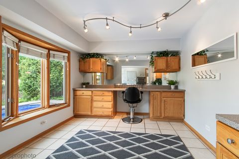 Tiny photo for 1424 E Jonquil Circle, Arlington Heights, IL 60004 (MLS # 12433719)