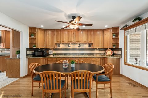 Tiny photo for 1424 E Jonquil Circle, Arlington Heights, IL 60004 (MLS # 12433719)