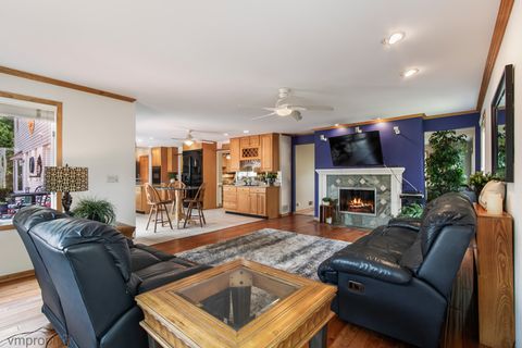 Tiny photo for 1424 E Jonquil Circle, Arlington Heights, IL 60004 (MLS # 12433719)