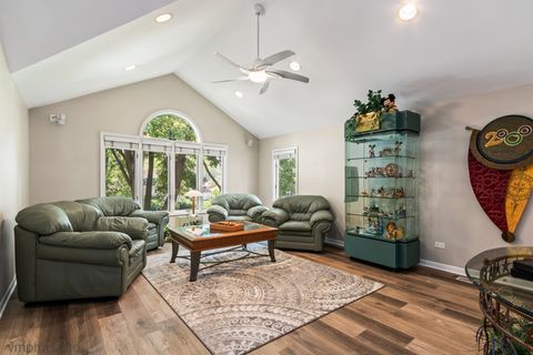 Tiny photo for 1424 E Jonquil Circle, Arlington Heights, IL 60004 (MLS # 12433719)