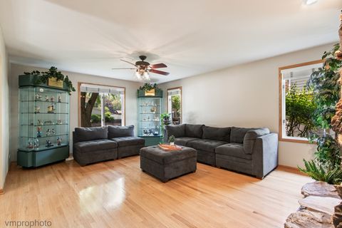 Tiny photo for 1424 E Jonquil Circle, Arlington Heights, IL 60004 (MLS # 12433719)